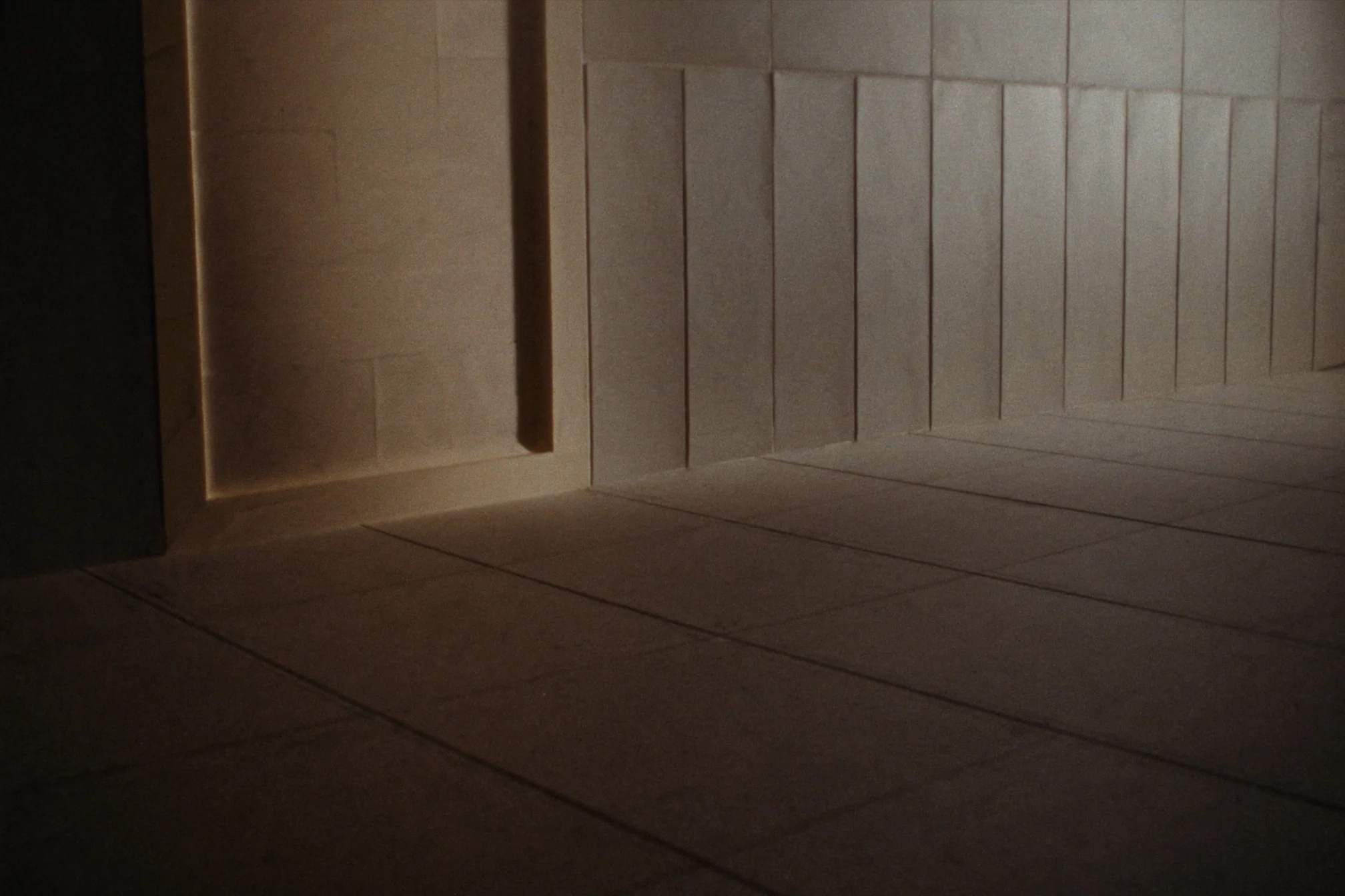 Precision wall and floor tiling with straight grout lines